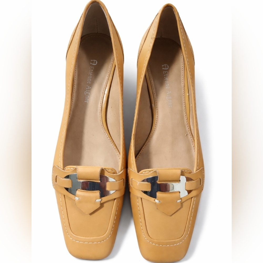 Etienne Aigner Refresh Heels Tan Leather sz 6.5 Loafers Shoes Silver Buckle EUC